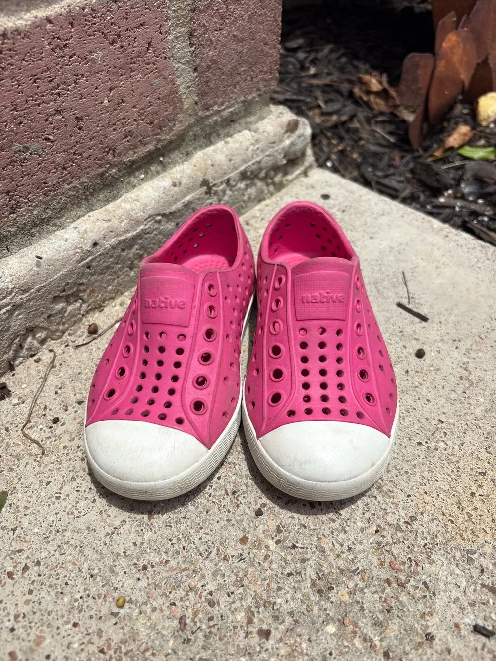 Native Kids Water Shoes Slip-Ons in Hot Pink & Light Pink